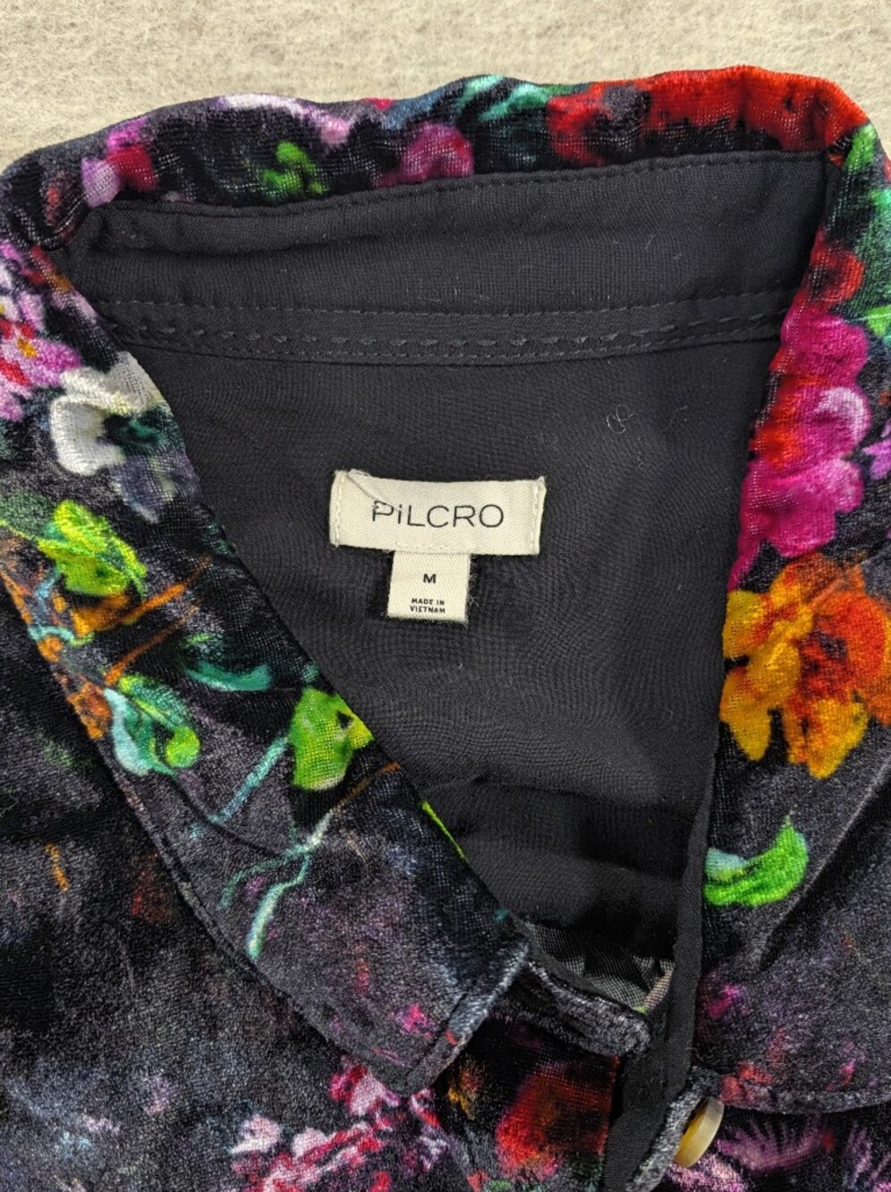 Anthro Pilcro Velvet Button Up Floral Long Sleeve Hadley Relaxed Black Artsy M - Picture 7 of 11
